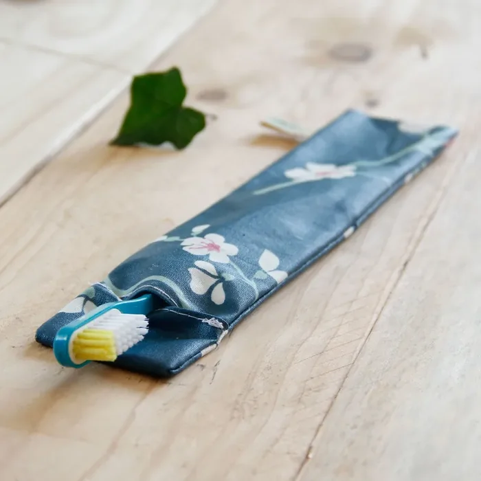 Angie Be Green — Etui brosses à dents (coton enduit)
